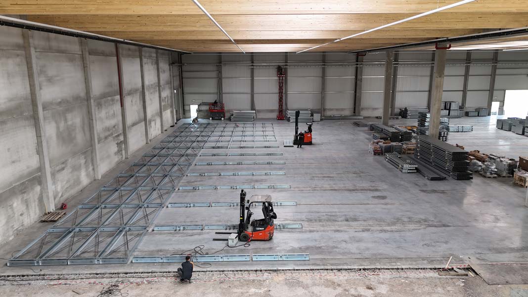 Erich Müller GmbH: Installation Verschieberegal