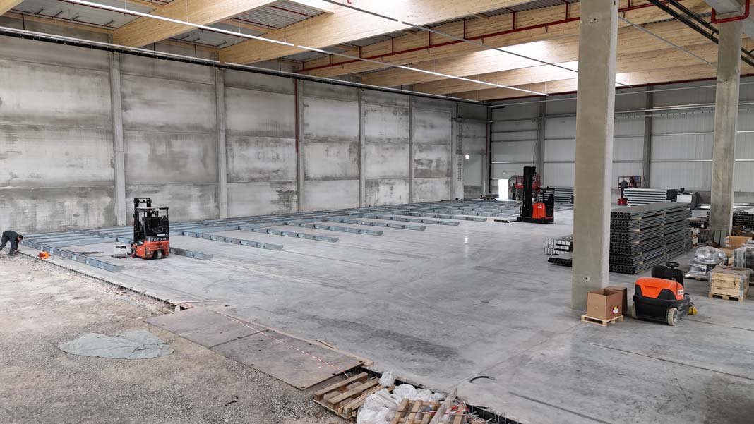 Erich Müller GmbH: Installation Verschieberegal