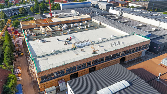 Produktionshalle Wallstabe & Schneider, Aufnahme aus der Bauphase, Blick auf den Bürotrakt, KOCH Gruppe