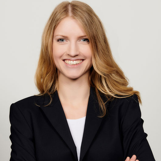 Portrait von Kerstin Gruber, Ansprechpartnerin für Presse und Marketing bei der Koch Gruppe GmbGH